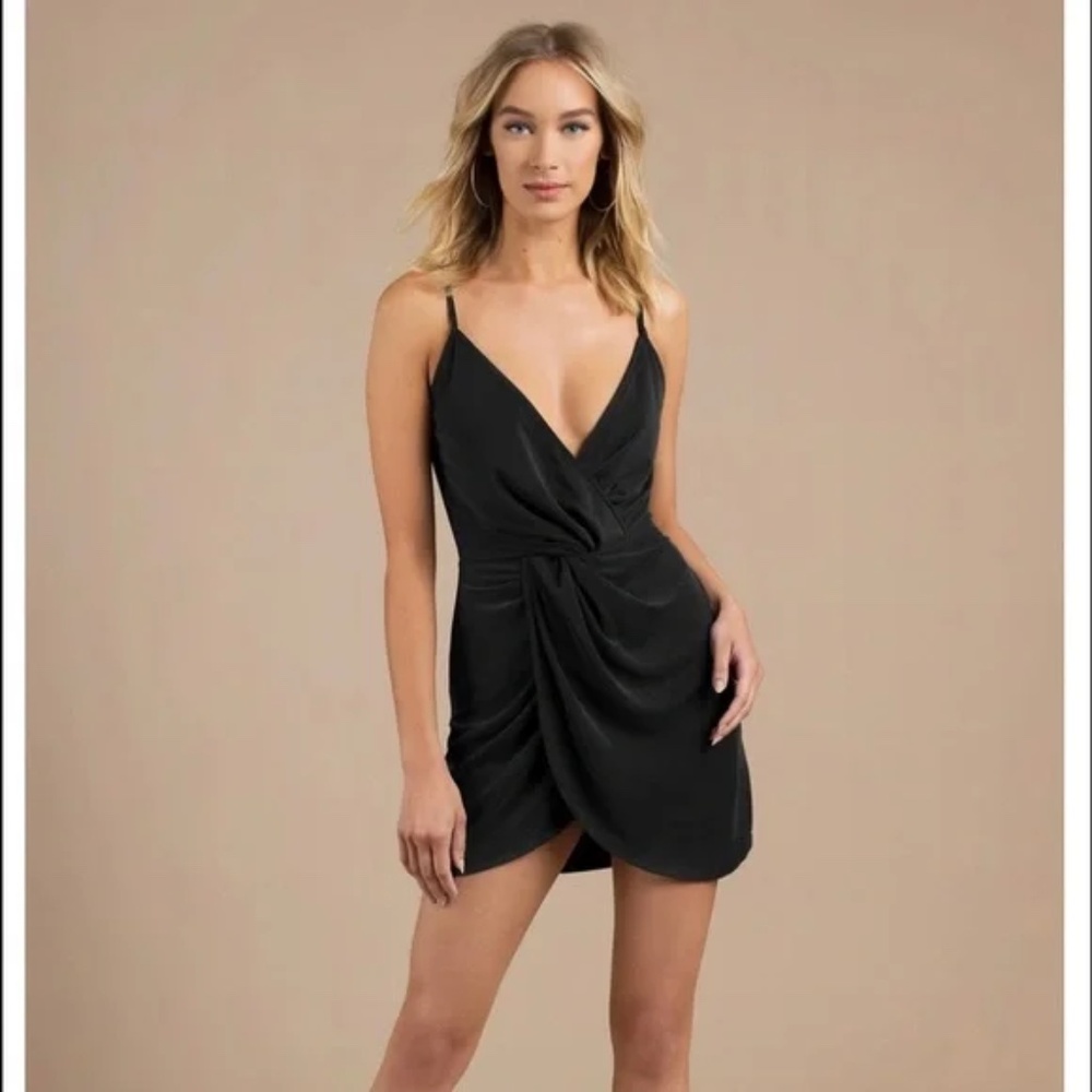 EUC Tobi Black Amber Twist Bodycon Dress